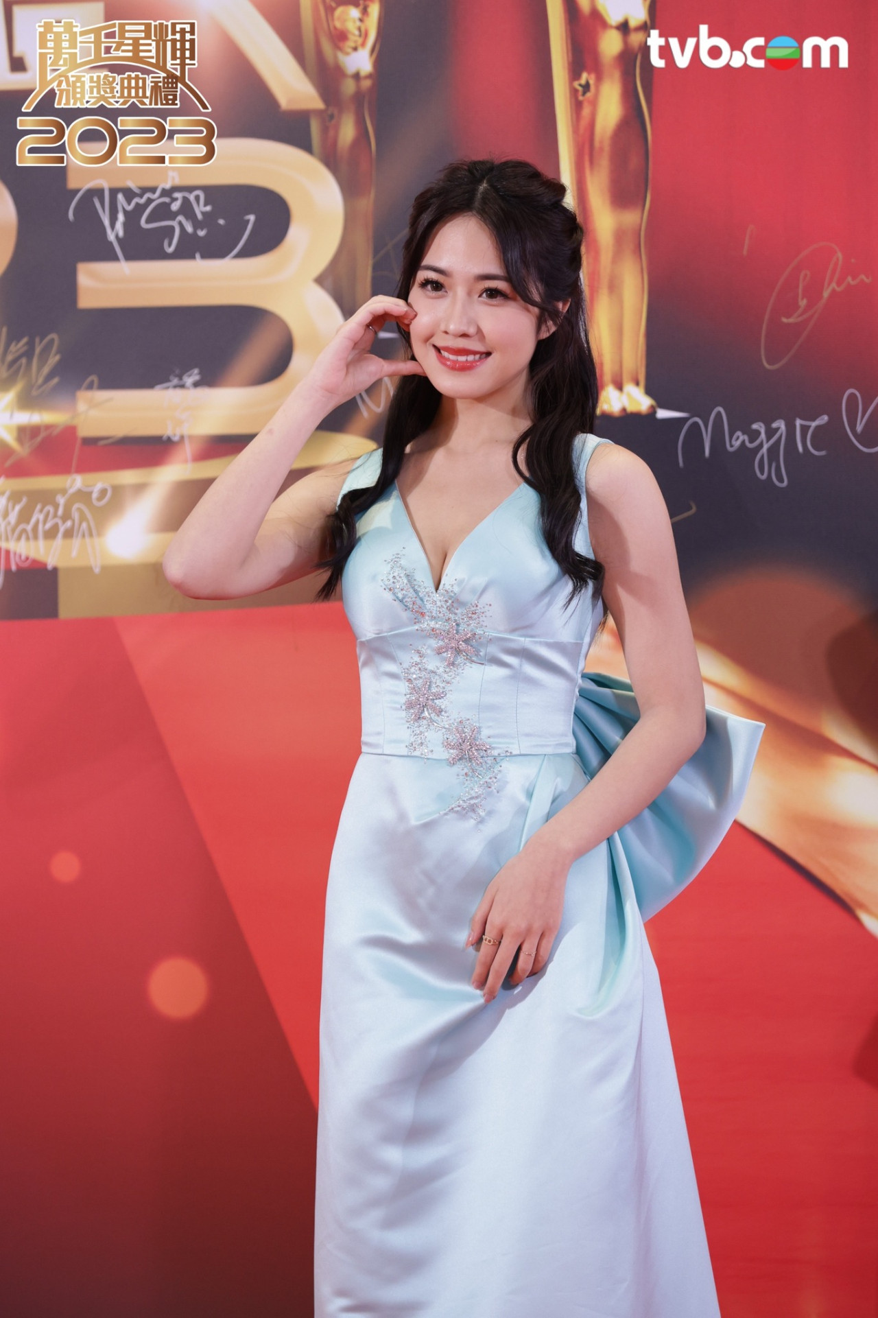 萬千星輝｜港姐冠軍莊子璇驚見變樣！改頭換面網民呼唔認得！