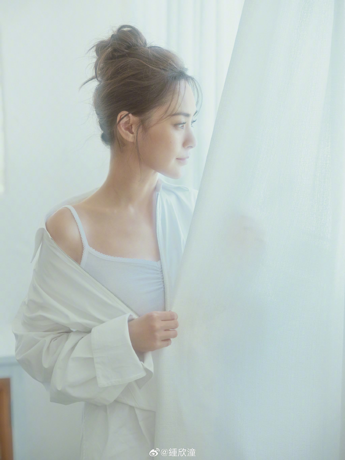 阿嬌新相著內衣小背心勁誘人！玩跌膊晒瘦身成果！