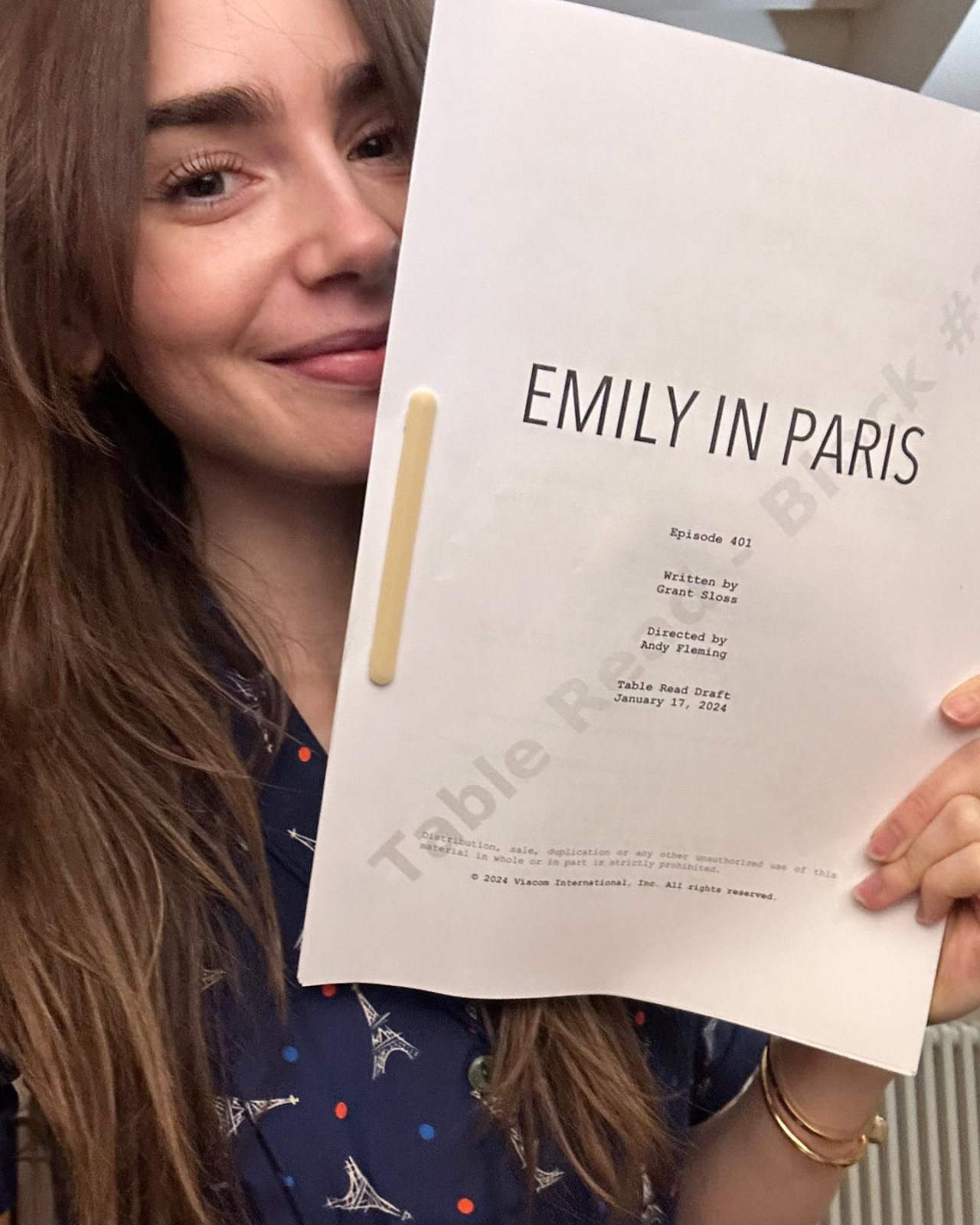 Emily in Paris第四季宣布開拍！Lily Collin新造型曝光換走「遮醜」髮型？