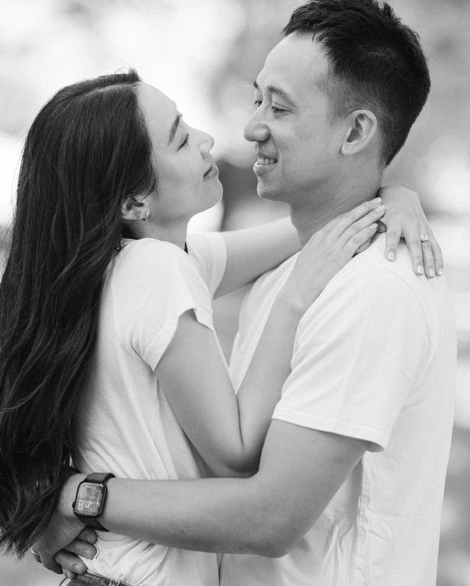 吳雨霏激罕晒結婚9周年合照！一句話反擊網民批老公唔靚仔！