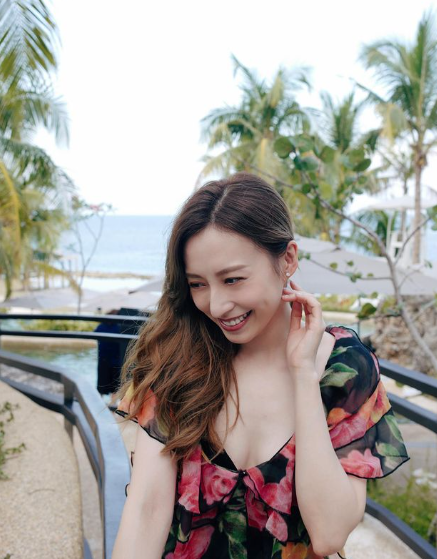 龔嘉欣激罕晒水著照突然性感！隱藏級誘人身材令網民流鼻血！