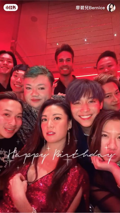 廖碧兒奢華慶祝45歲生日！久違露面短裙大晒長腿！