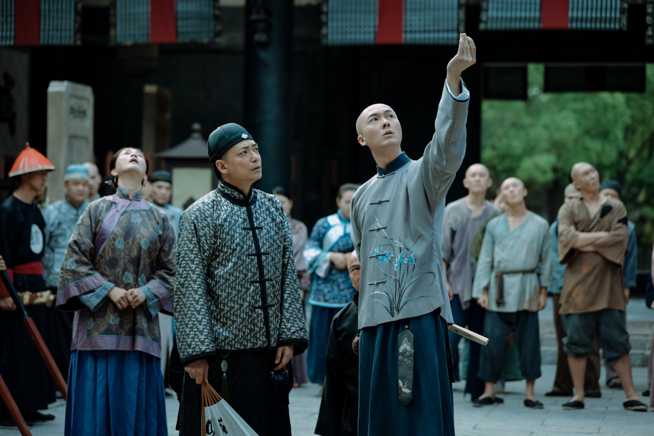 狀王之王|演員陣容/劇情簡介 王浩信激罕反串女裝大放笑彈 姚子羚驚變「鬚美人」 | UHK 港生活