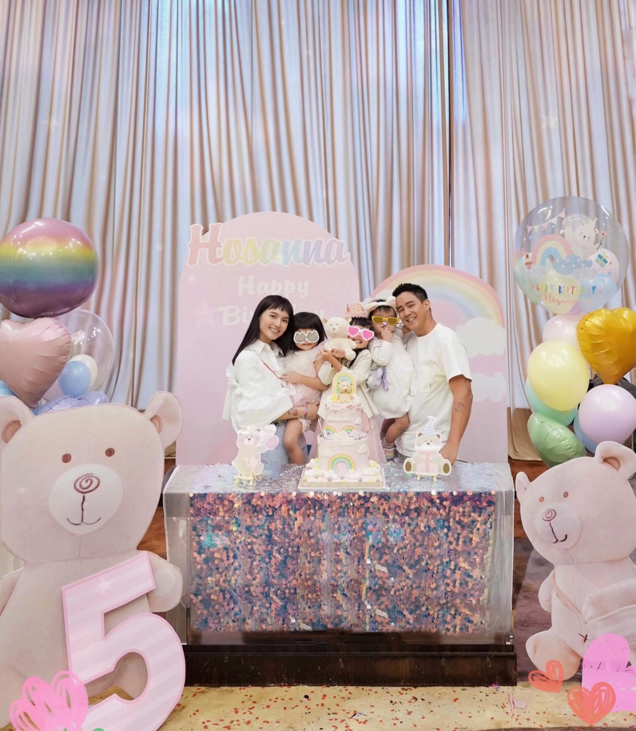 34歲陳嘉寶激罕公開一家五口全家福！好媽媽為三個囡囡大搞生日派對！