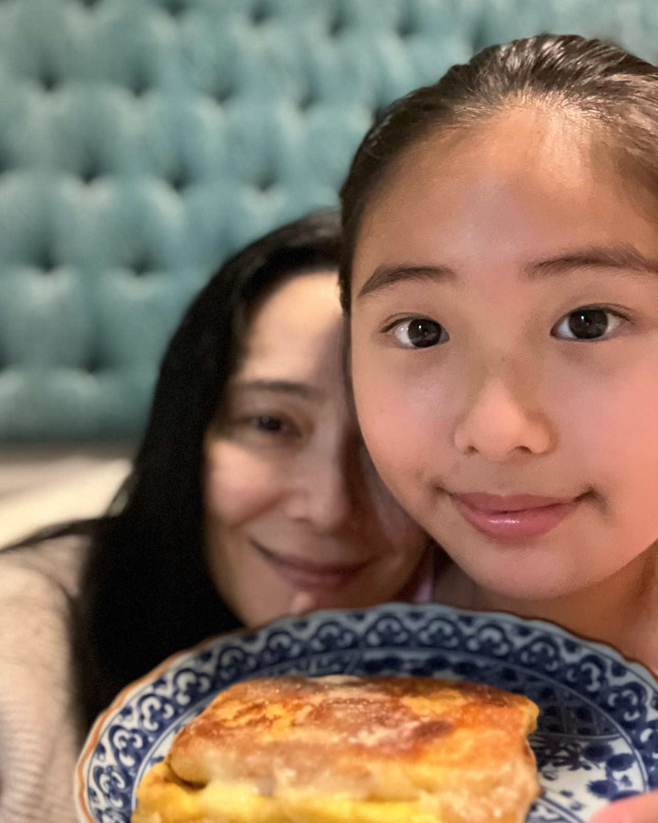 郭羨妮走出喪父陰影！無懼素顏分享與女兒合照：什麼都不重要了