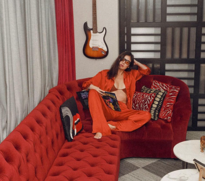 43歲樂基兒睡衣大解放露出火辣身材！離婚後回歸狂野形象好性感！