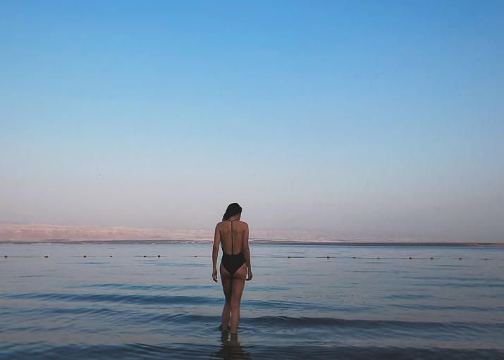 陳豪舊愛廖碧兒泳衣相曝光！性感裸背一覽無遺睇到網民㷫烚烚！