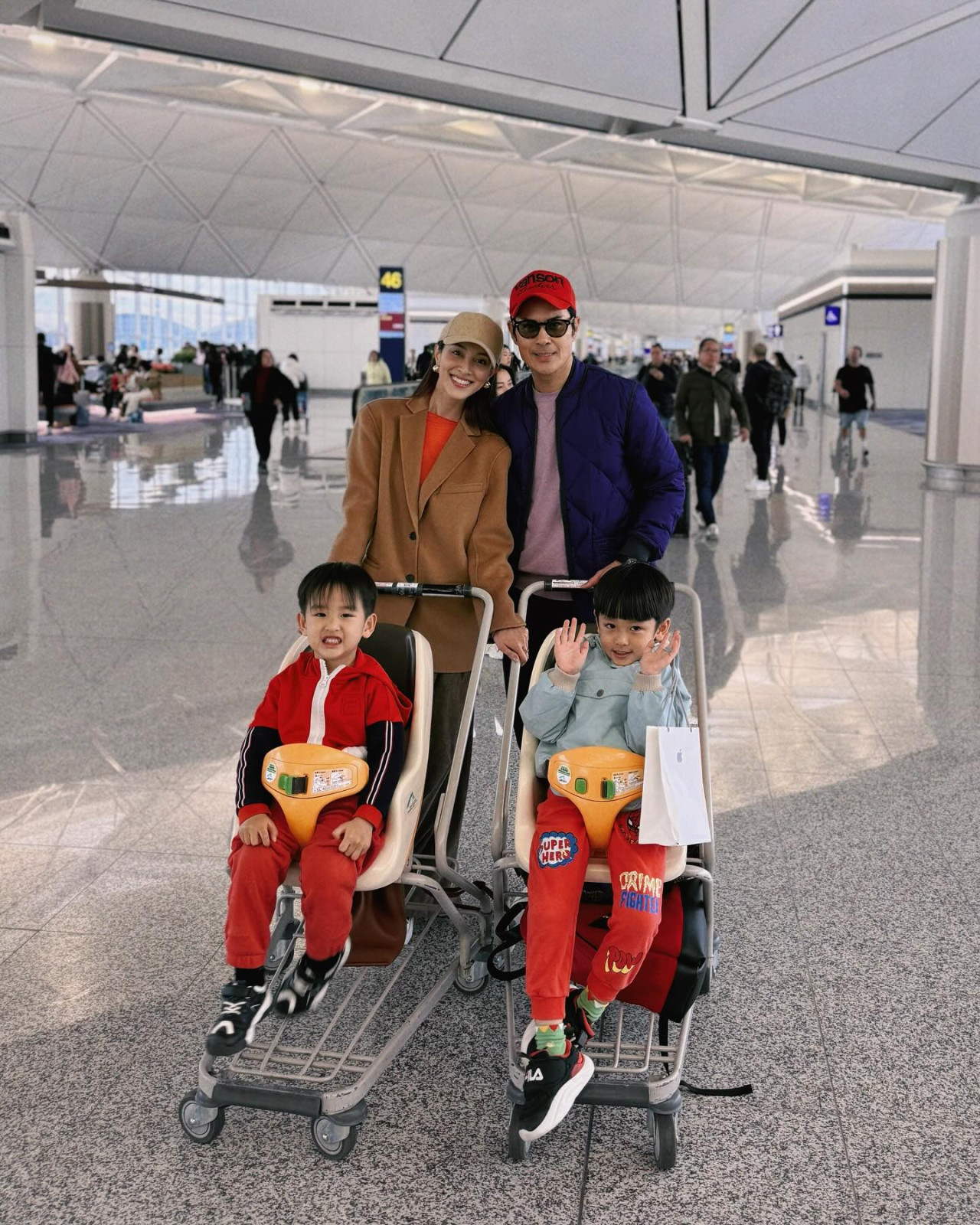 陳凱琳一家飛澳洲旅行！鄭嘉穎外貌突然回春！