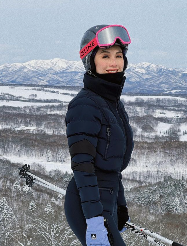 楊千嬅遊日被野生捕獲！50歲真實肌膚狀態超緊緻零瑕疵！