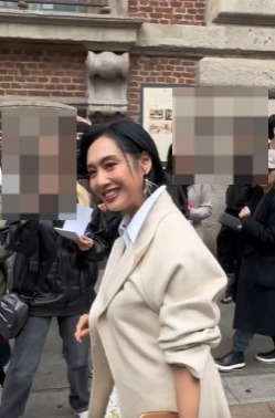 不老女神朱茵現身米蘭騷！生圖曝光真實身材玲瓏浮突不輸後生女！