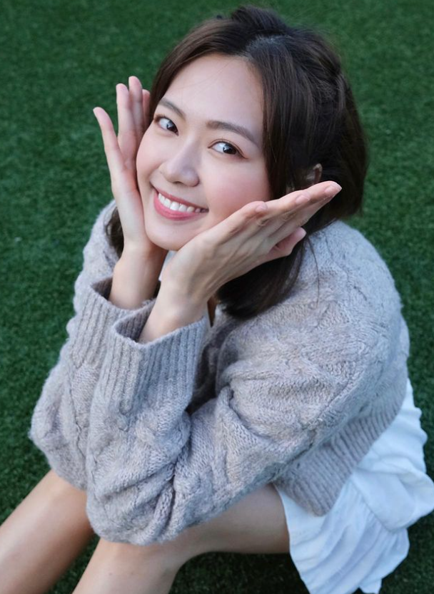 A0女神游嘉欣終極素顏樣全曝光！皮膚緊緻紅粉緋緋晒少女肌！