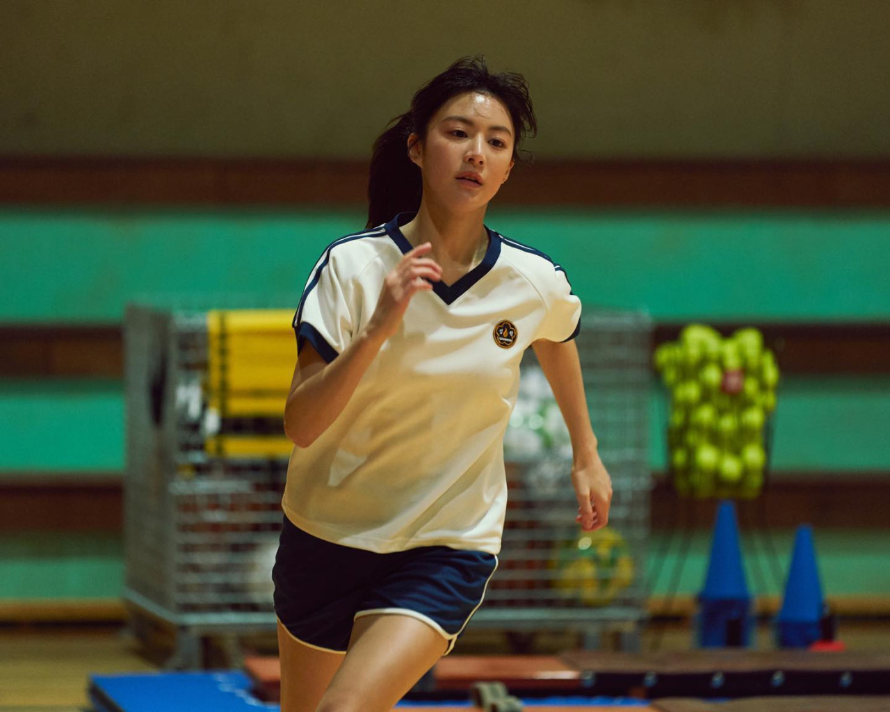 「全智賢接班人」高允貞性感亮相廣告！若隱若現側拍照展現豐滿上圍超吸睛