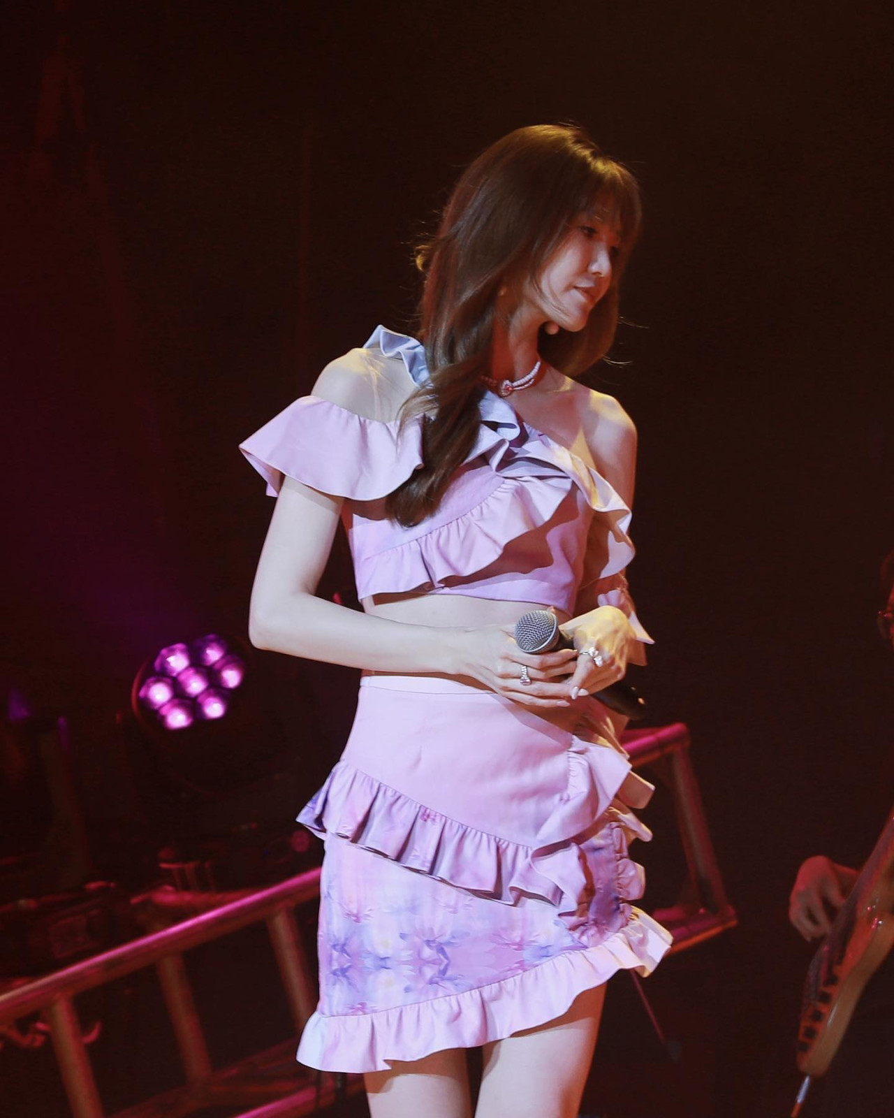 吳若希激罕性感晒豐滿上圍好身材！突破人妻尺度連自己都唔認得！