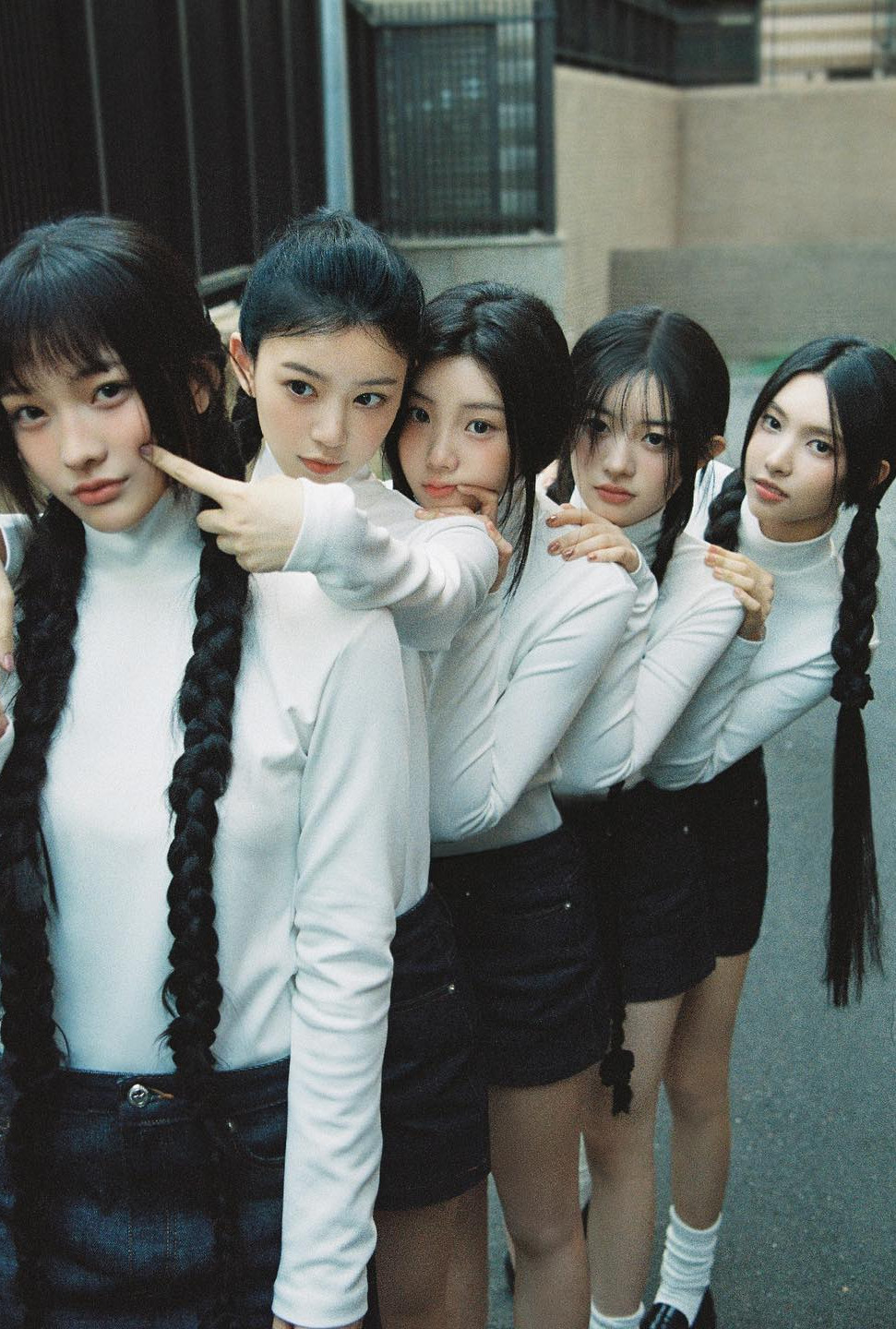 NewJeans師妹團ILLIT成員介紹＋歷程故事｜未出道已獲邀出席時裝週！