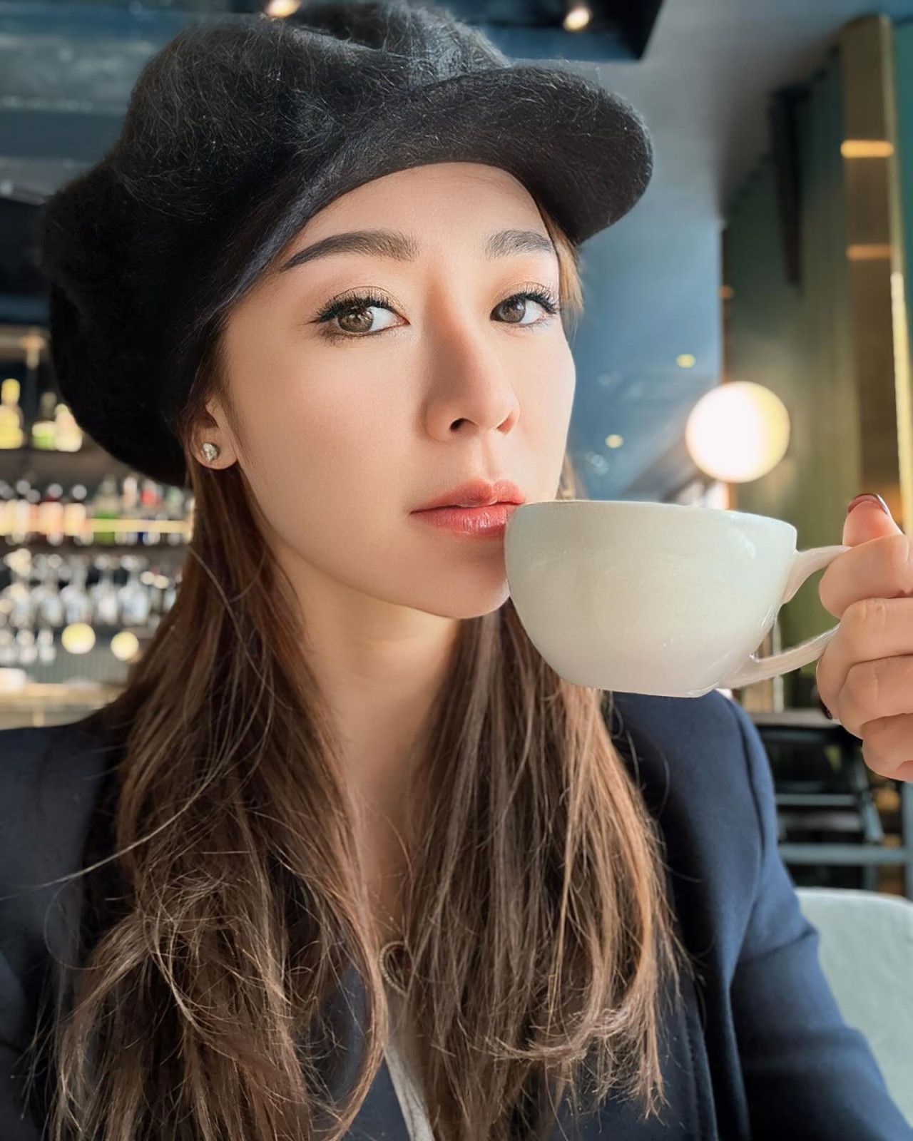 43歲陸詩韻近照美艷動人！商界女強人凍齡不輸同框32歲陳凱琳！