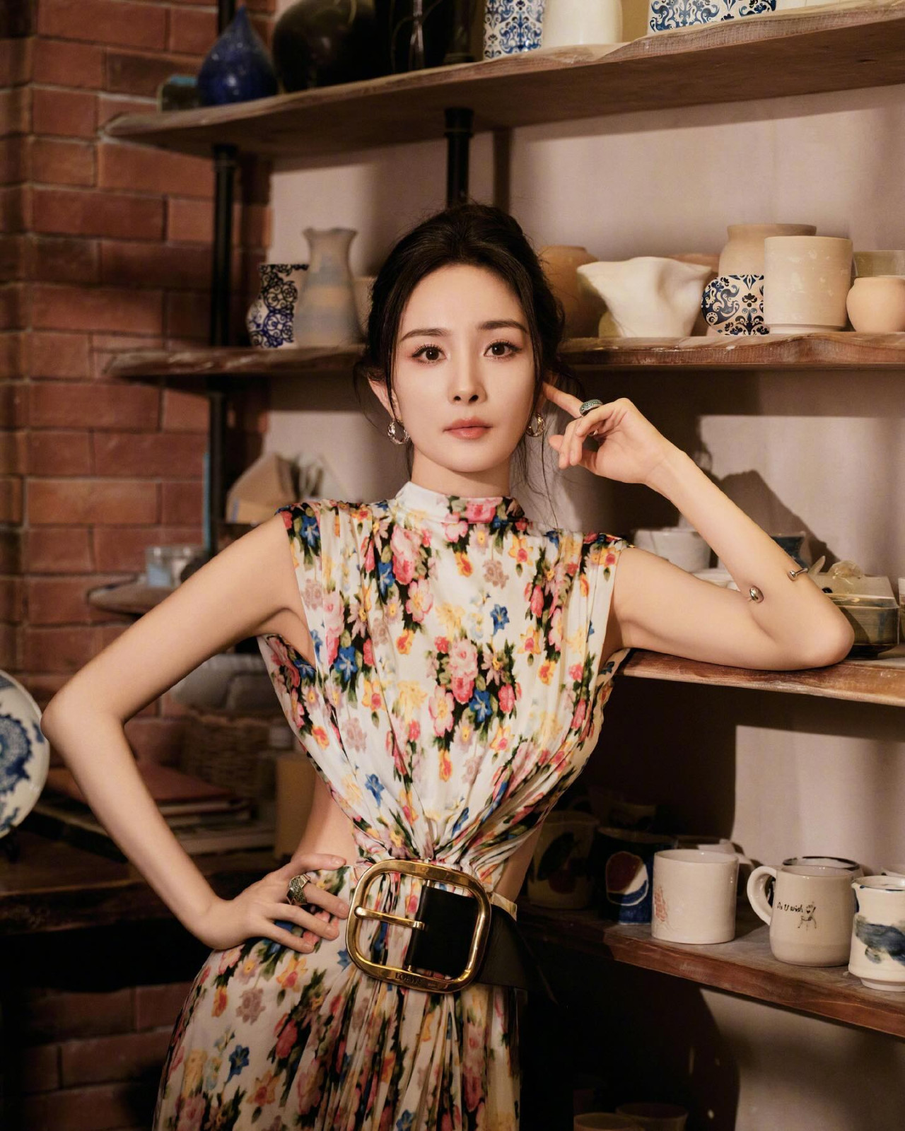 37歲楊冪真空性感解放大露背！大騷白滑美背露腰艷壓全場