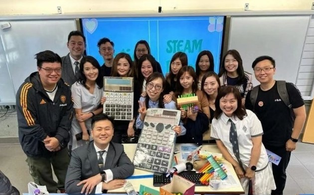 蔡卓妍重返玫瑰崗中學合照留倩影！阿Sa母校面臨殺校難掩不捨！