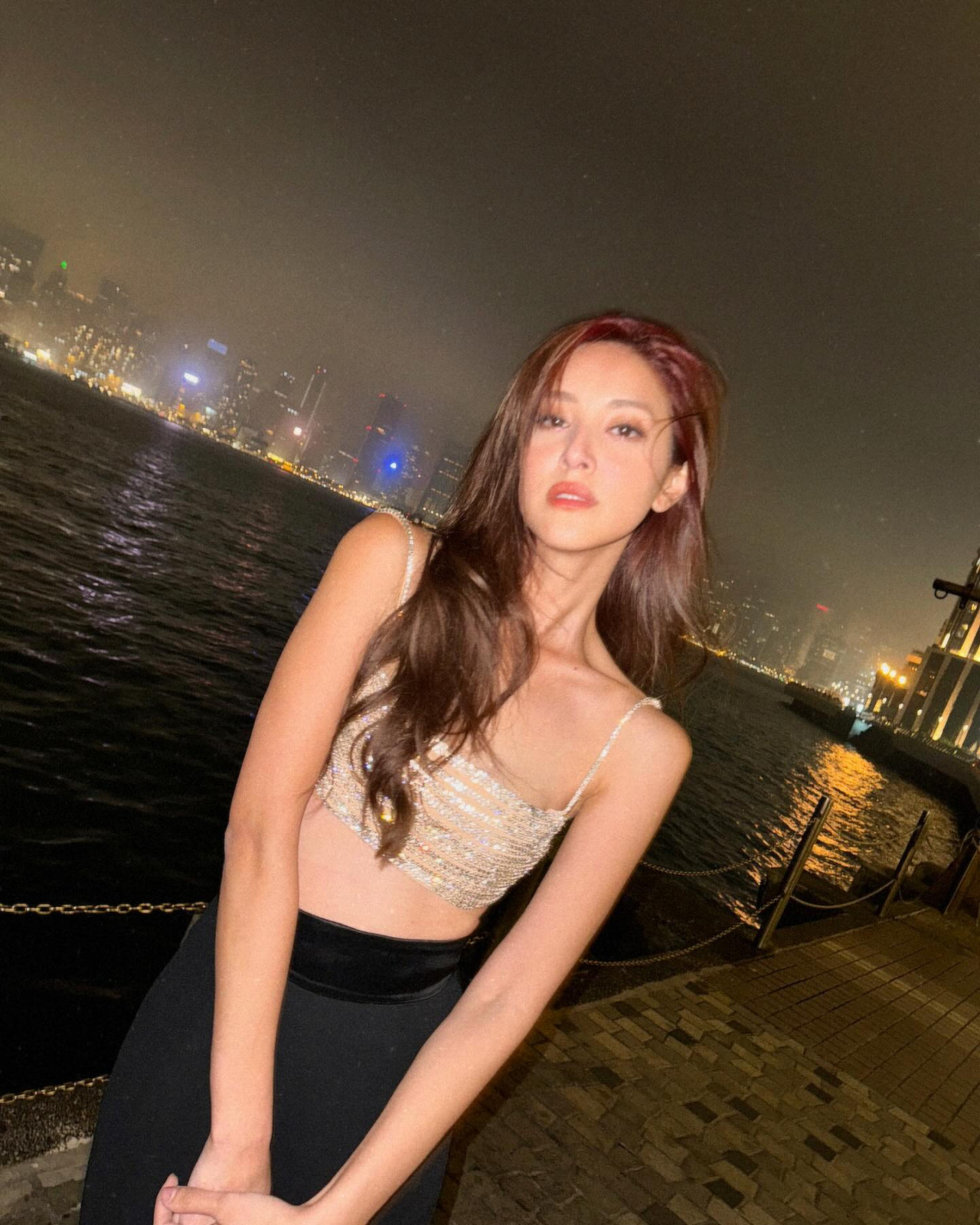 陳凱琳真空上陣最性感街拍！僅一布遮胸造型超大膽險走光！ 