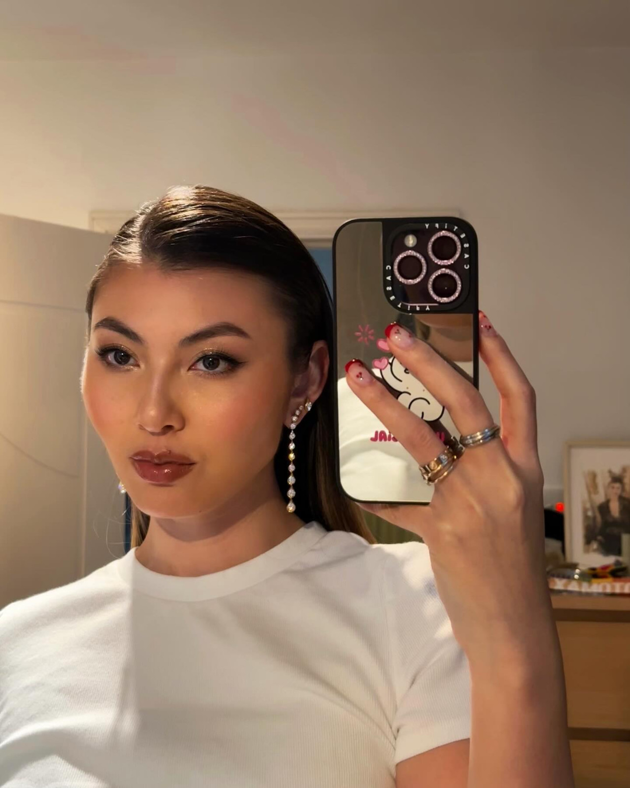 王麗嘉大哂半祼自拍照！單手遮掩豐滿上圍挑戰性感極限！網民：無法呼吸