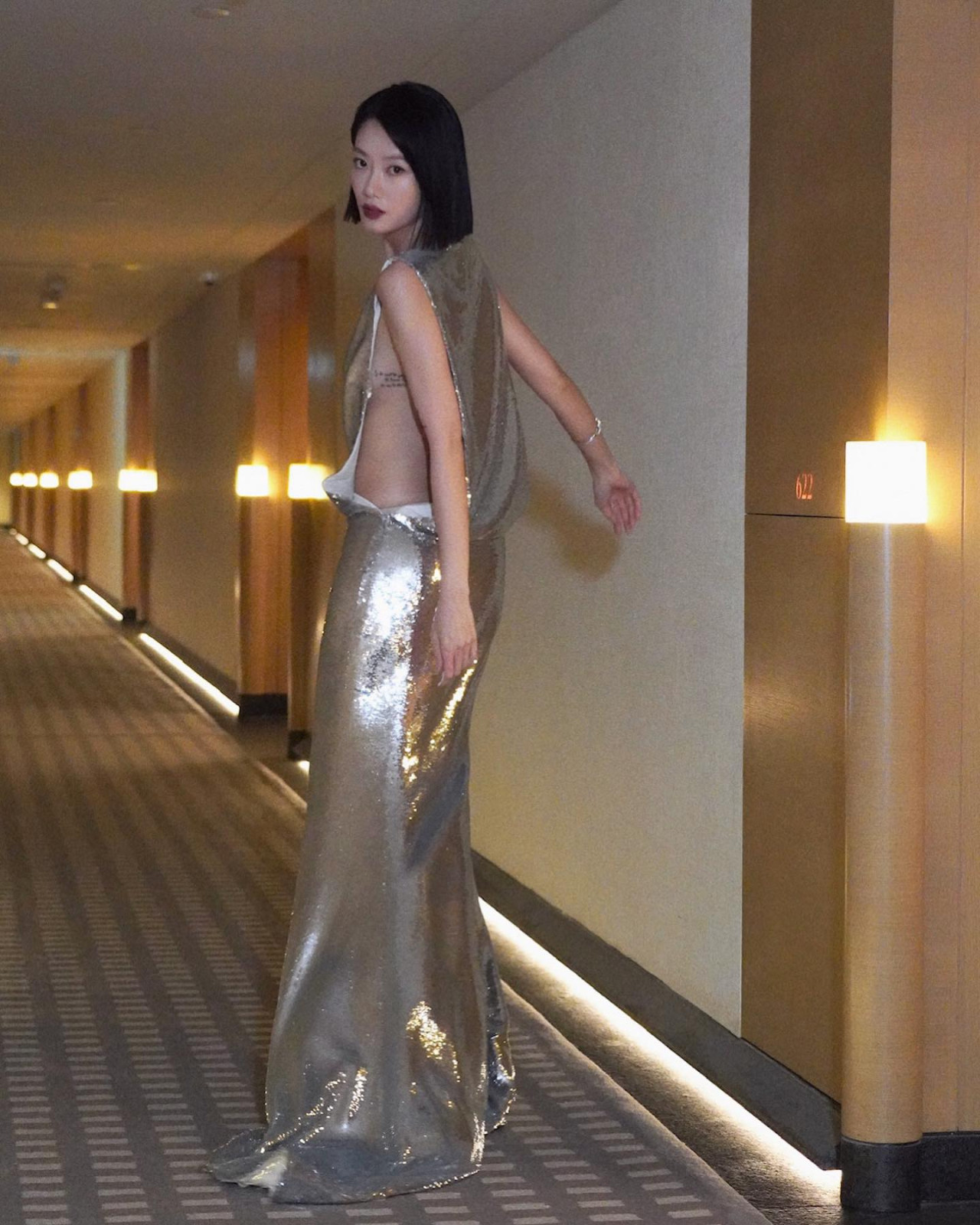 金像獎2024｜廖子妤公開後台絕密性感相！側面全挖空一覽無遺險走光！