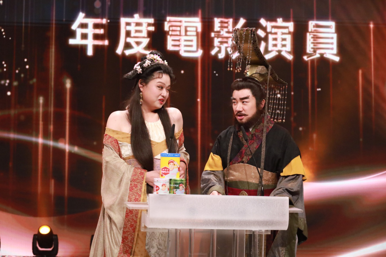 細細粒激減110磅驚現鎖骨！重現溫碧霞妲己look竟著同一件戲服！