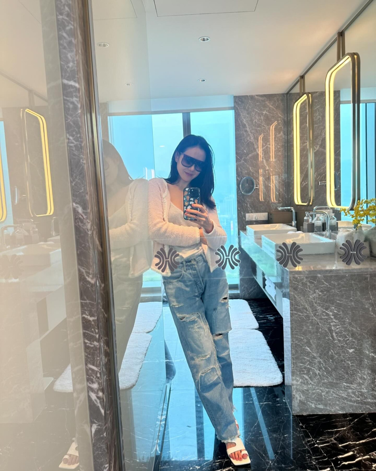 春夏牛仔褲穿搭靈感｜Jisoo、孫藝珍、金智媛等韓星示範牛仔褲穿搭公式！