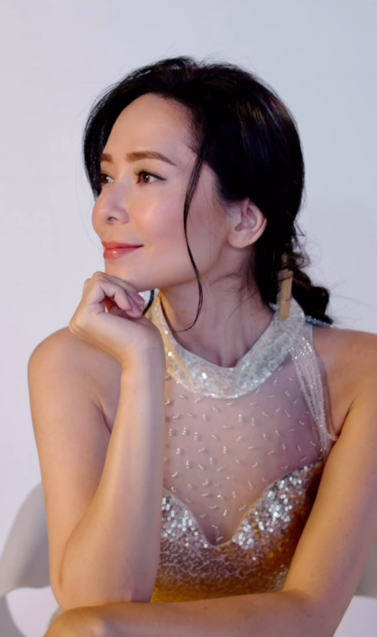 郭羨妮久休復出拍廣告狀態絕佳！49歲保養得宜性感透視驚艷網民！