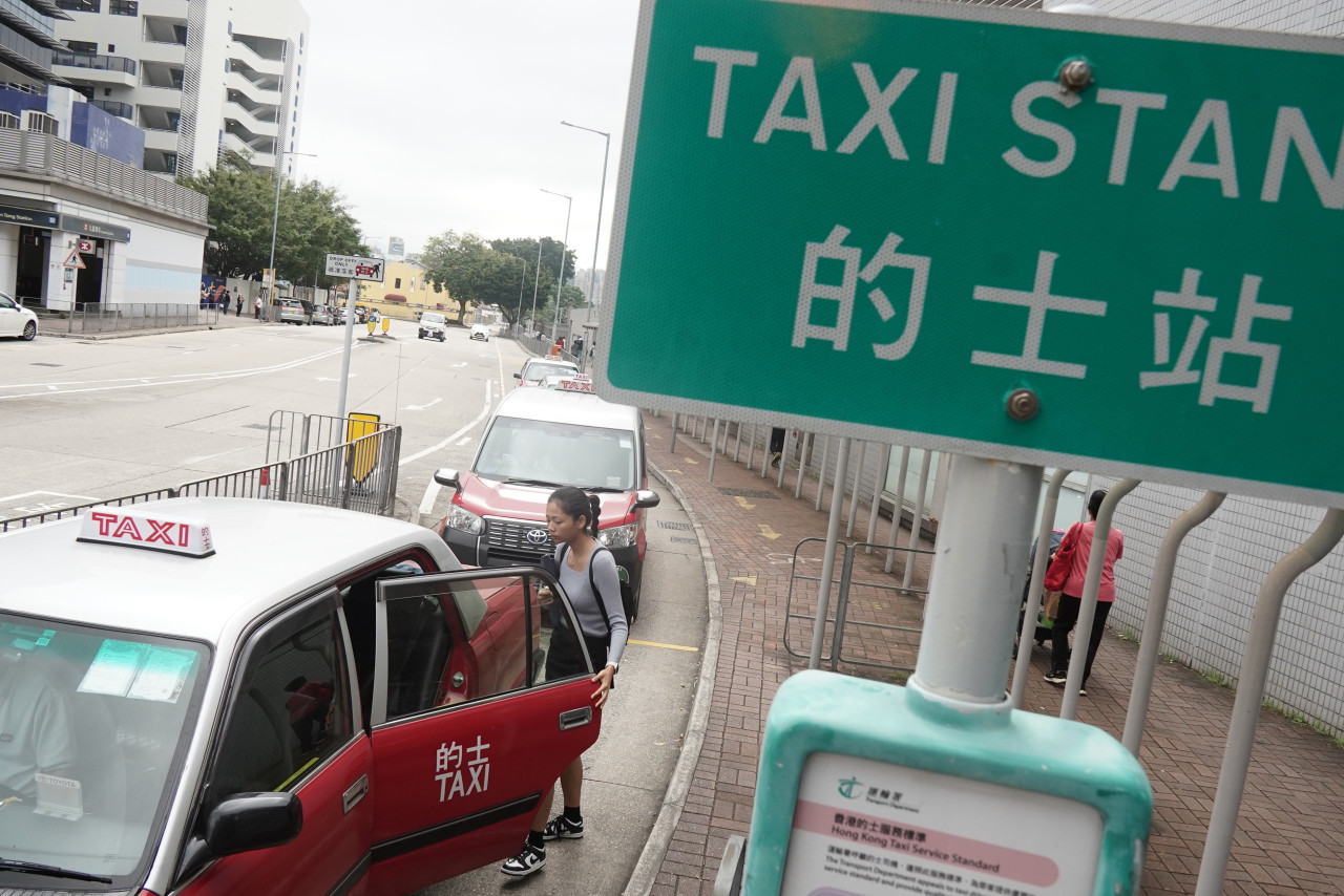 的士牌價7月谷底反彈 市區的士牌重見200萬 新界的士回升近20萬 | ezone
