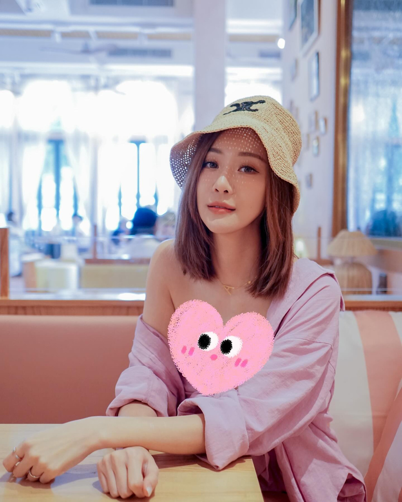 朱智賢僅一布打結遮胸尺度極大！網民提醒小心走光激嬲男友謝東閔！