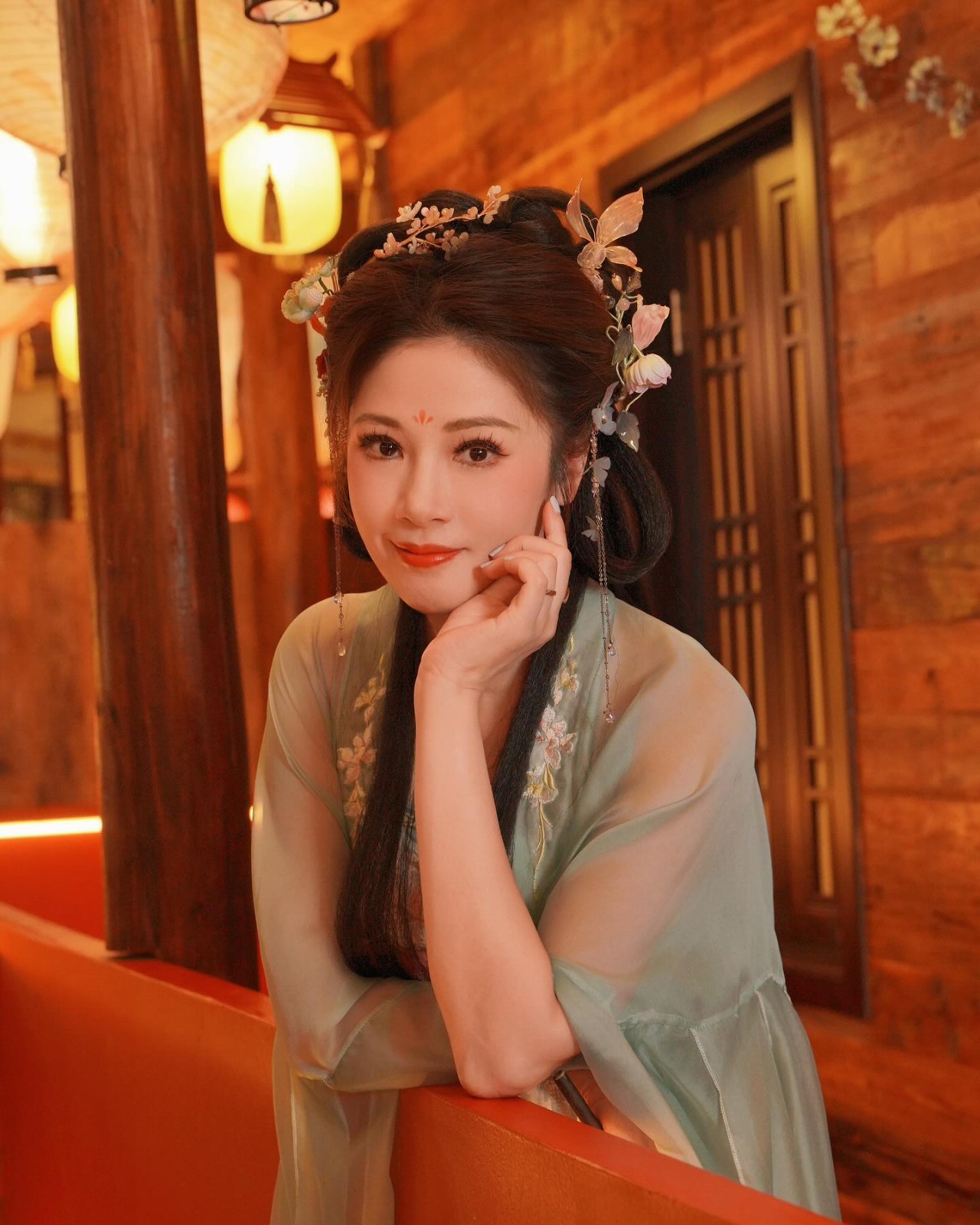 50歲港姐冠軍翁嘉穗古裝扮相極驚艷！從未拍劇即息影嫁入豪門做闊太！