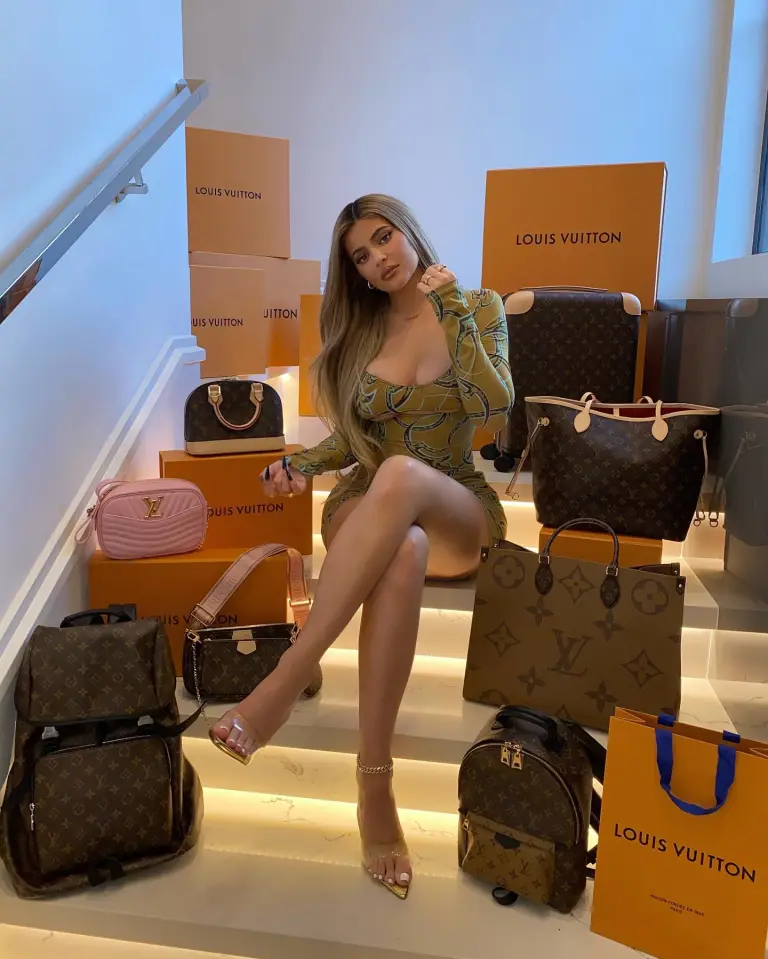 CHANEL、LV專櫃都被清空!?日圓貶值中國遊客去日本爆買名牌