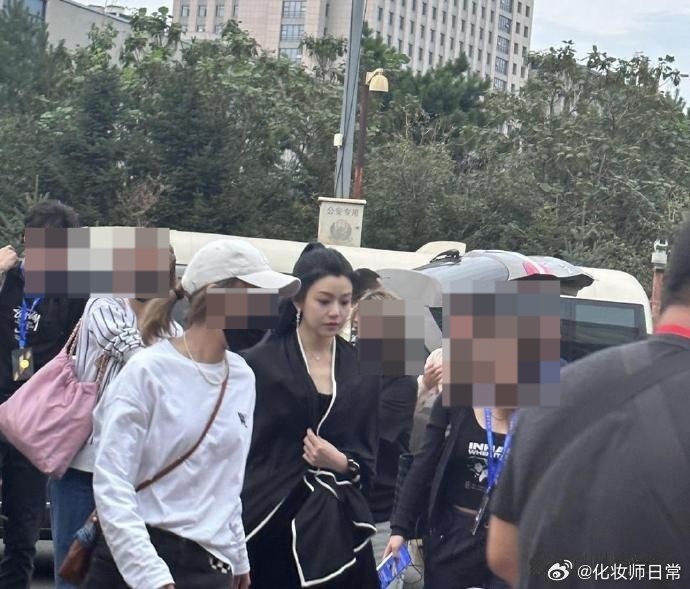 陳妍希街頭被野生捕獲生圖曝光！瘦身成功美貌現下顎線前所未有！