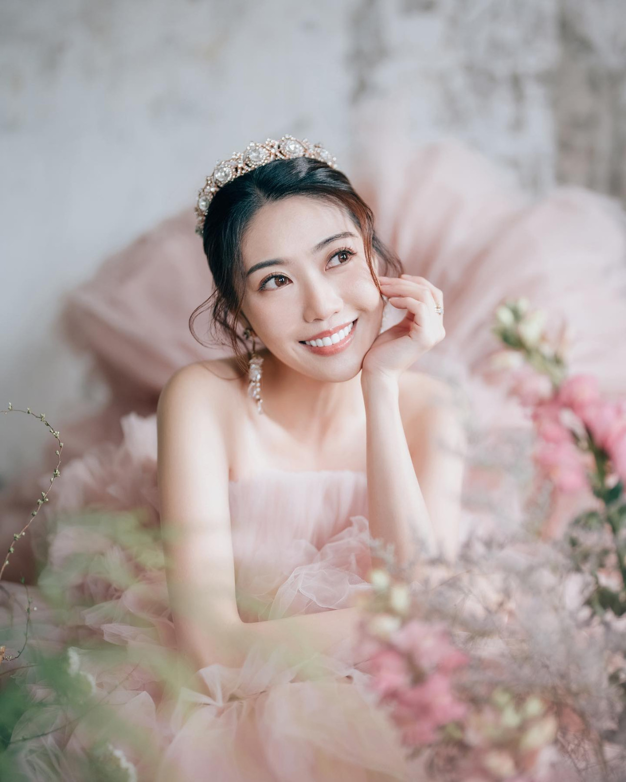 前東張女神阮嘉敏IG突然晒婚紗相！惹閃婚疑雲後親自回應傳聞！