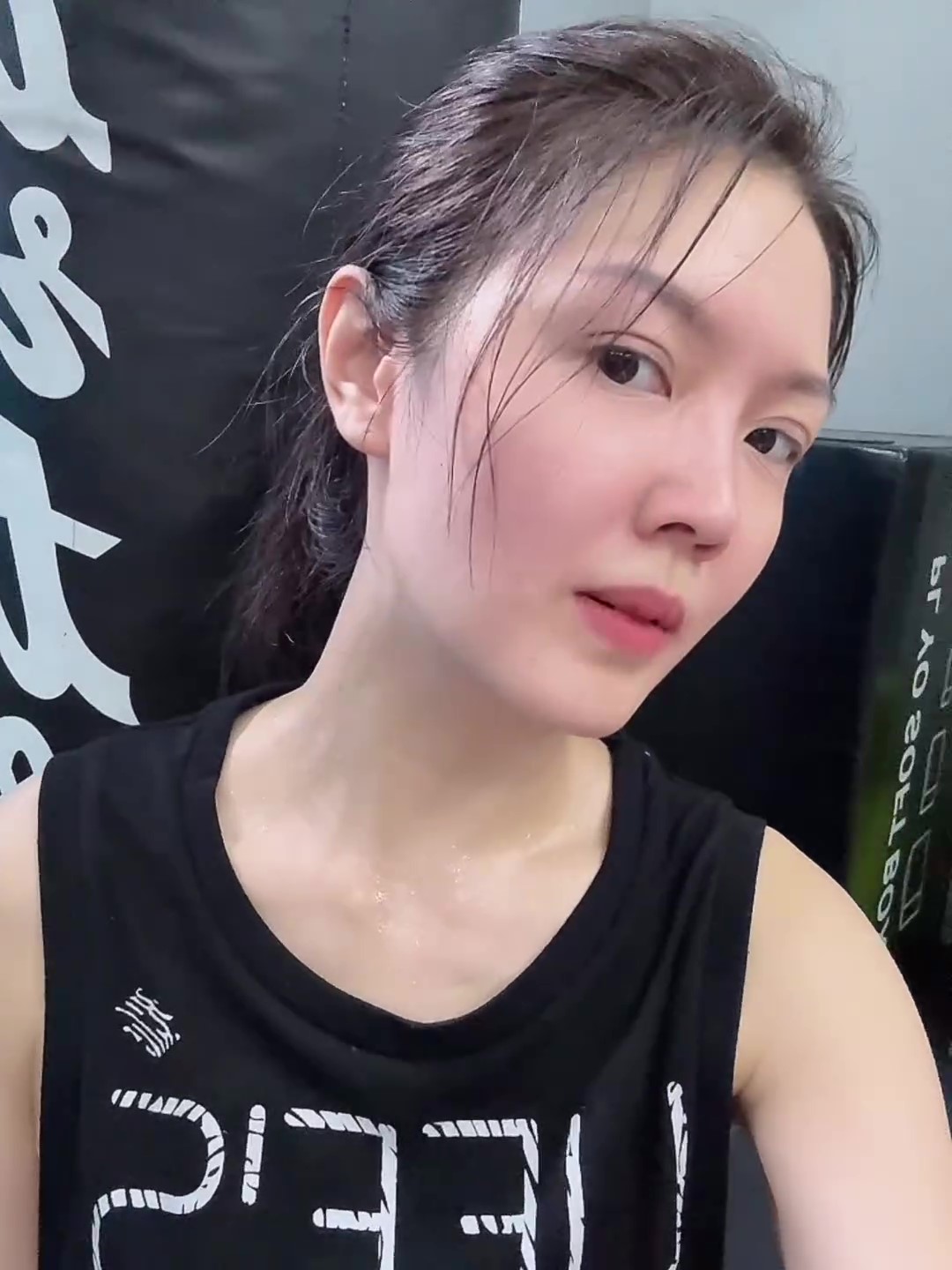 前港姐冠軍陳庭欣素顏爆汗樣曝光！網民第一次見素顏不禁驚訝：好靚