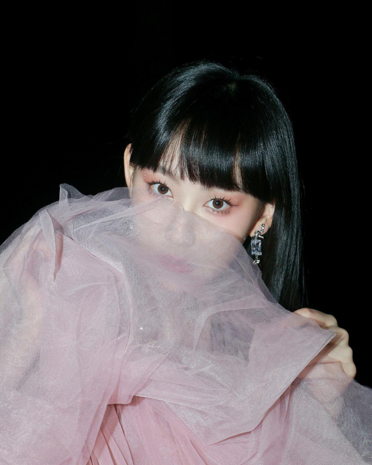 19歲炎明熹珠海工作被野生捕獲生圖流出！網民：真人又高又瘦！