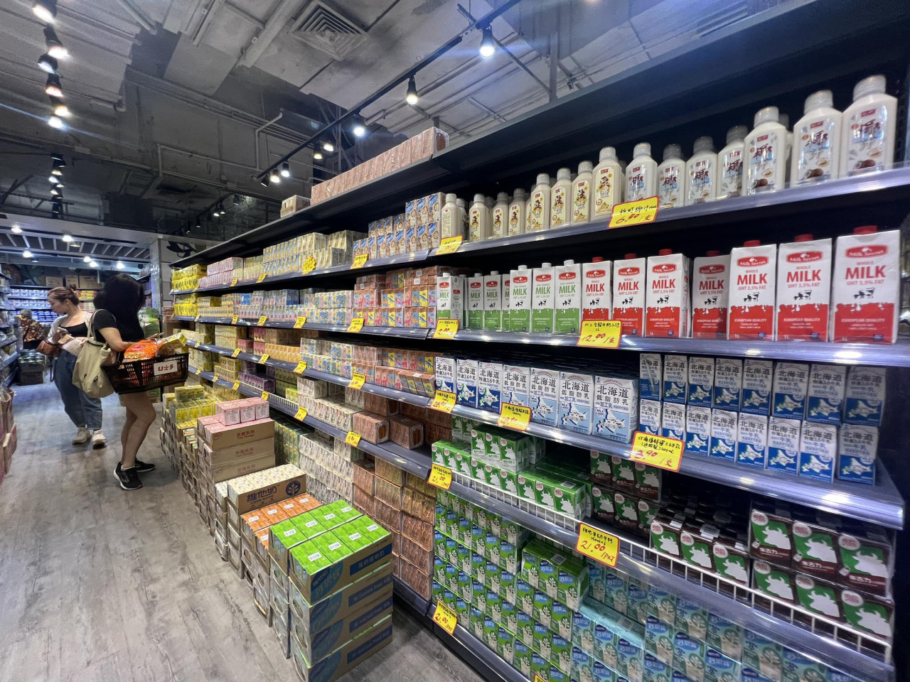 平價超巿「U士多」進駐將軍澳茵怡市場!超過1300款食品包括大米/食油!$1.6檸檬茶/$2.5梳打水/買滿$100送卷紙 | UHK 港生活