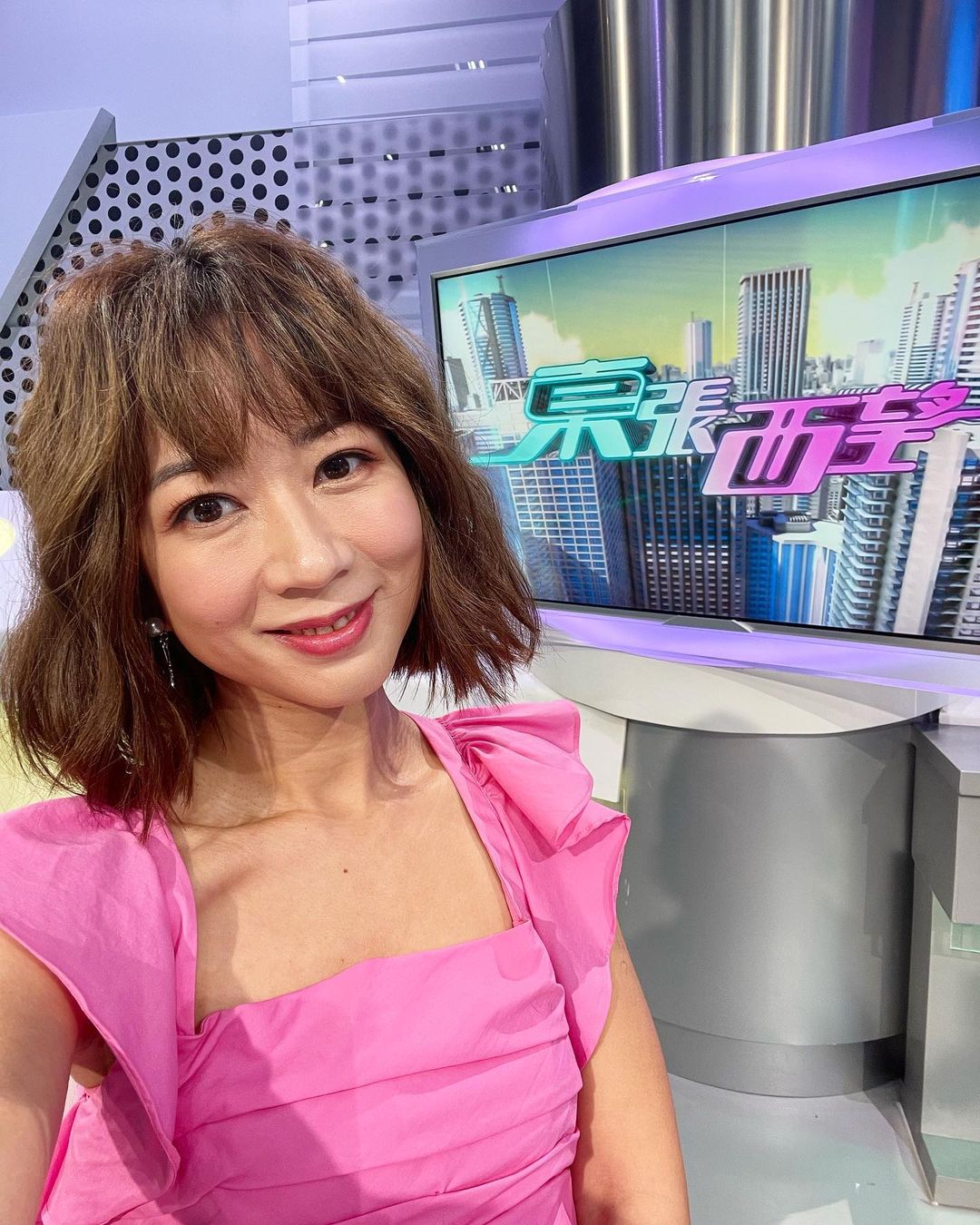 前東張主持容羨媛移居加拿大爆喊求救!直播淚訴心血一夜清空︰全部冇晒... | UHK 港生活