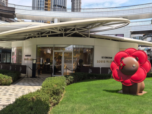 LV最平單品引發搶購熱潮！開幕日大排長龍！網上湧現大批代購！