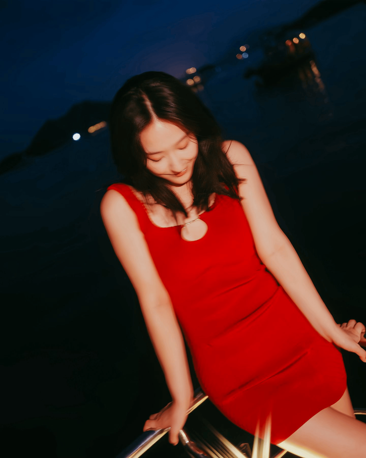 陳瀅曖昧合照流出疑曝光新戀情！零避諱與男友人遊日頭貼頭 