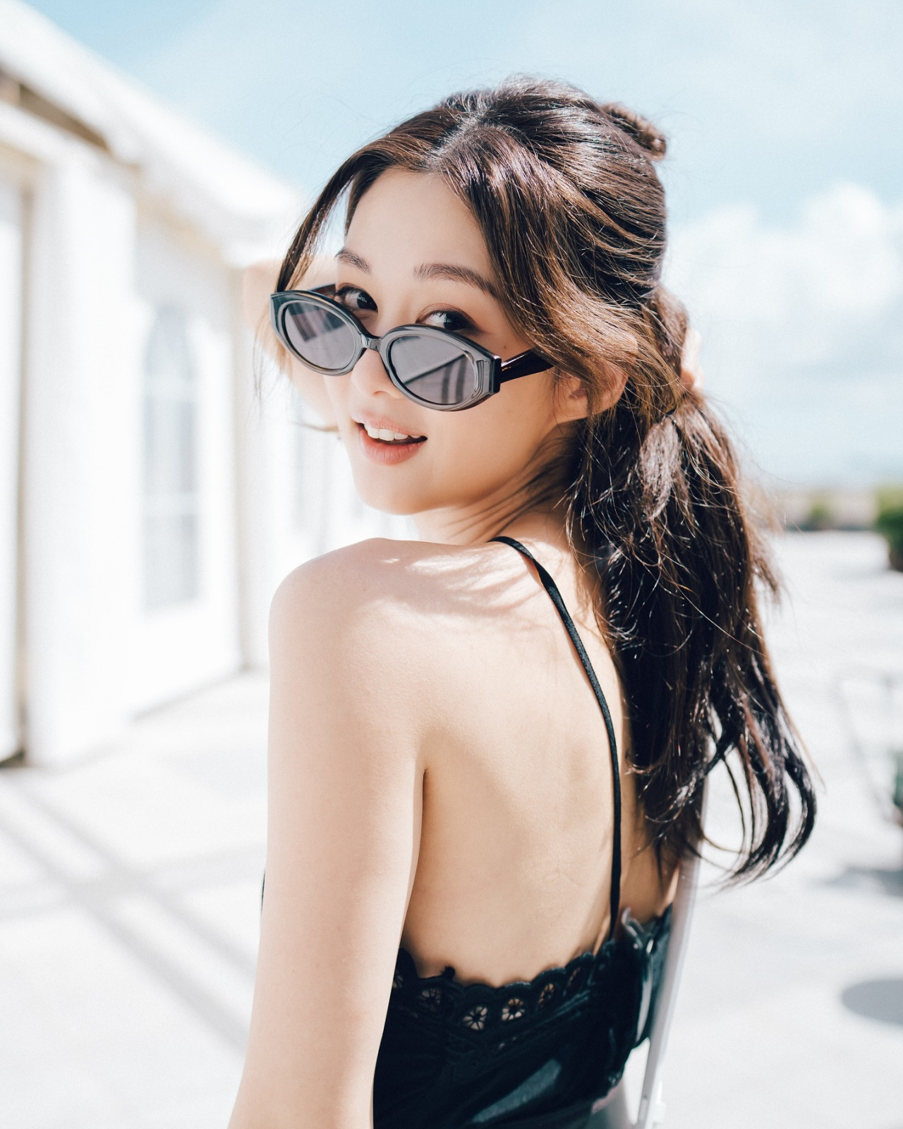 岑麗香黑絲美腿造型曝光   身材性感噴血不似兩子之母！