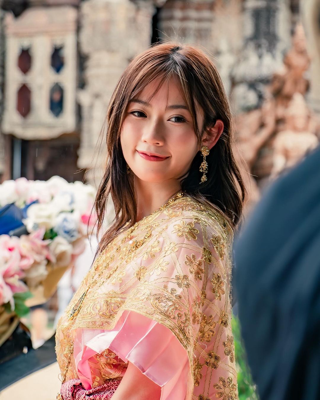 波波黃婧靈泰國密實更顯魔鬼身材！泳衣胸前心形開窿設計晒豐滿身材 