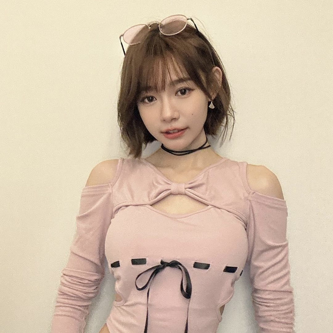 林明禎57歲媽媽近照曝光力證基因強大！顏值極高逼爆上圍不輸囡囡！