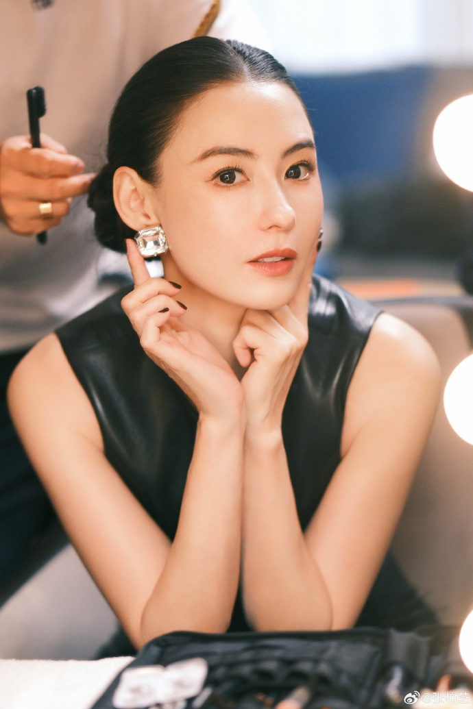 張柏芝家姐戴碧芝極罕露面氣質美貌媲美妹妹！移居加拿大做女強人家庭事業兩得意！