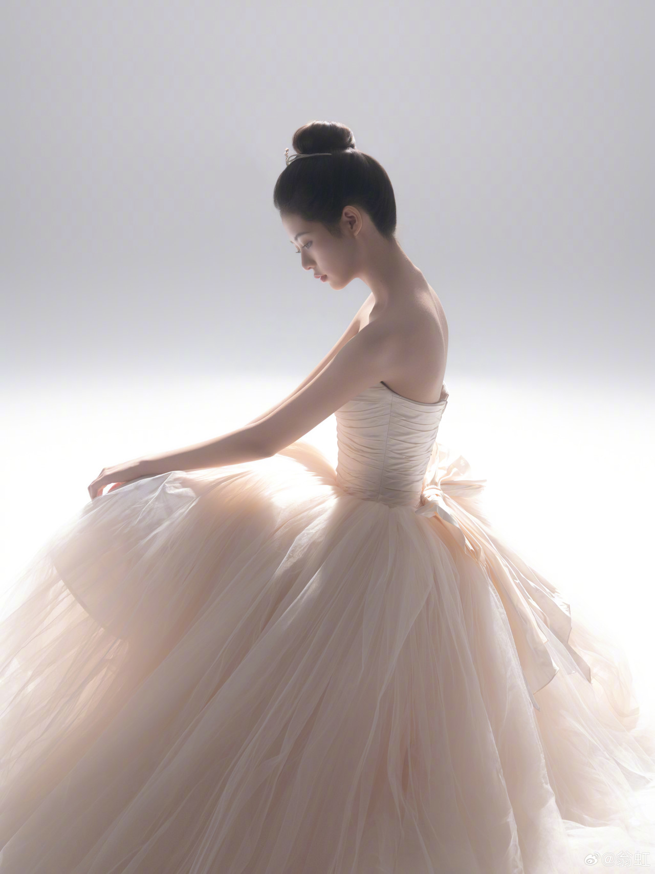 比沈月更美！翁虹女兒劉蒔成年照仙氣十足！獲網民票選成「最美星二代」