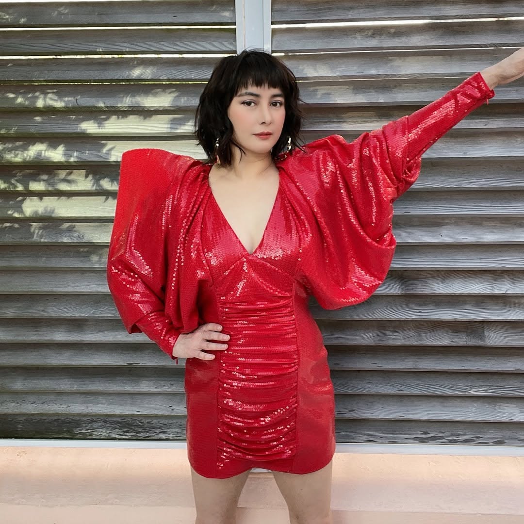 二房千金何超儀半山三層豪宅罕曝光！老公大病頻死仍不離不棄獲讚「絕世好老婆」！