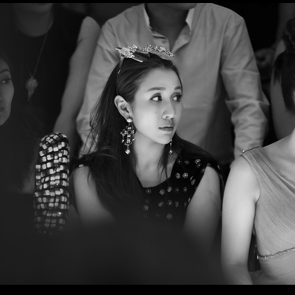 何超盈罕帶5歲女兒出席活動！ 妝容重手被狠批「唔打名真係唔知邊個！」