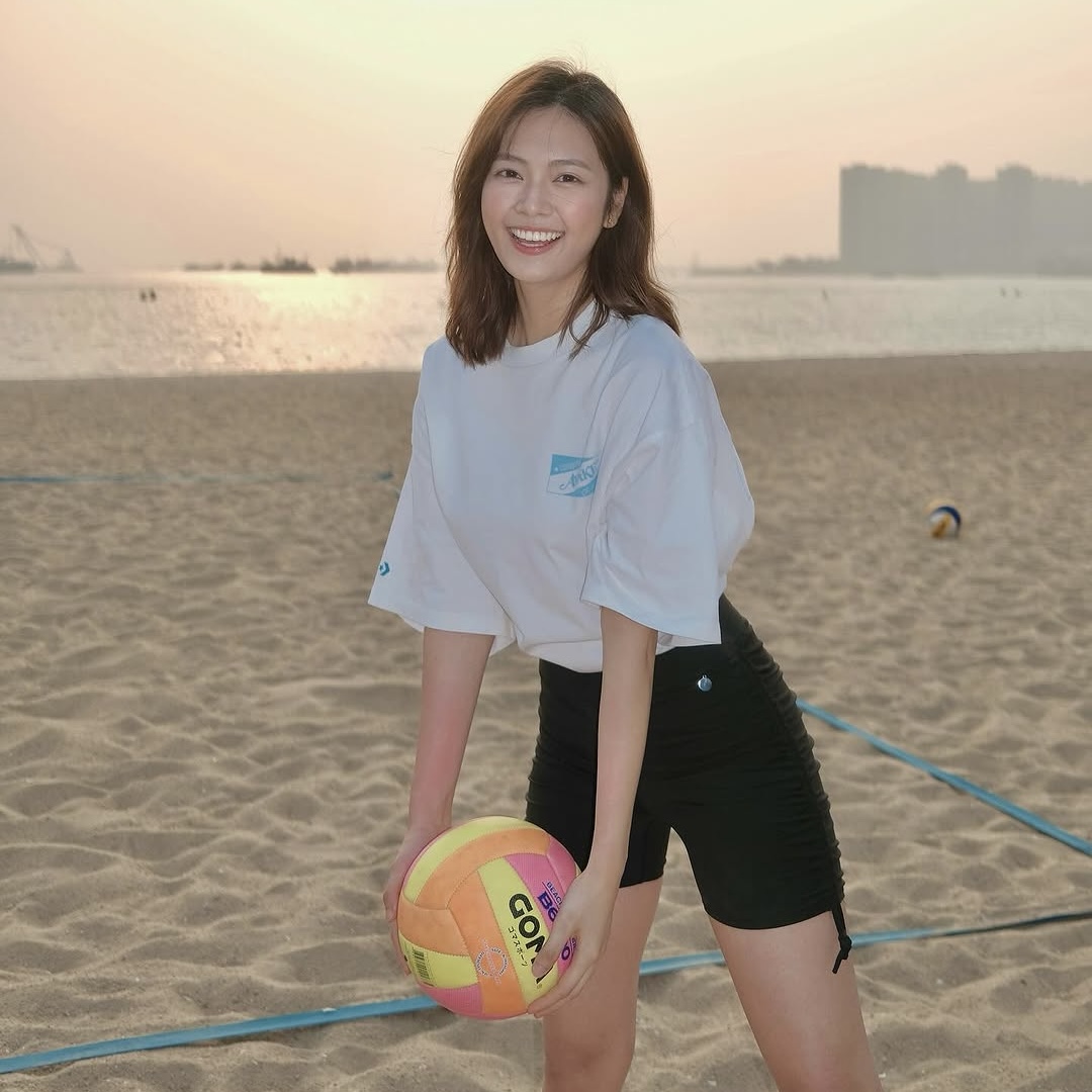 游嘉欣Deep V婚紗晒深長事業線！激罕性感網民直呼「未見過你咁低胸！」