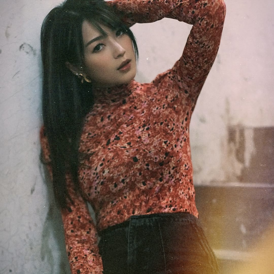 連詩雅罕晒三代同堂合照！75歲媽媽美貌依然！囡囡一特徵似足婆婆！