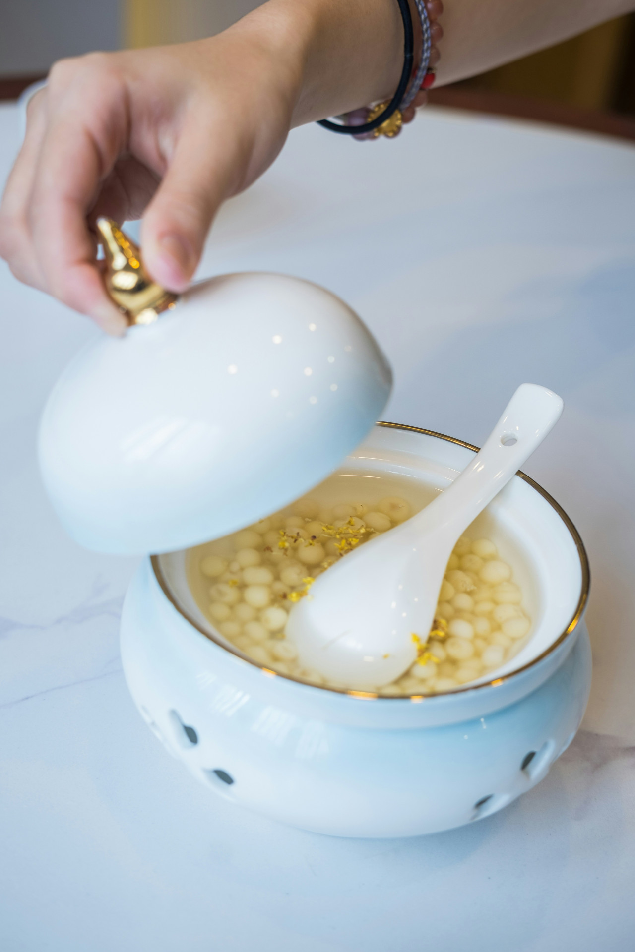 餐具冷知識|中式匙羹柄為何有個「細窿」?專家公開真實用途! | U Food