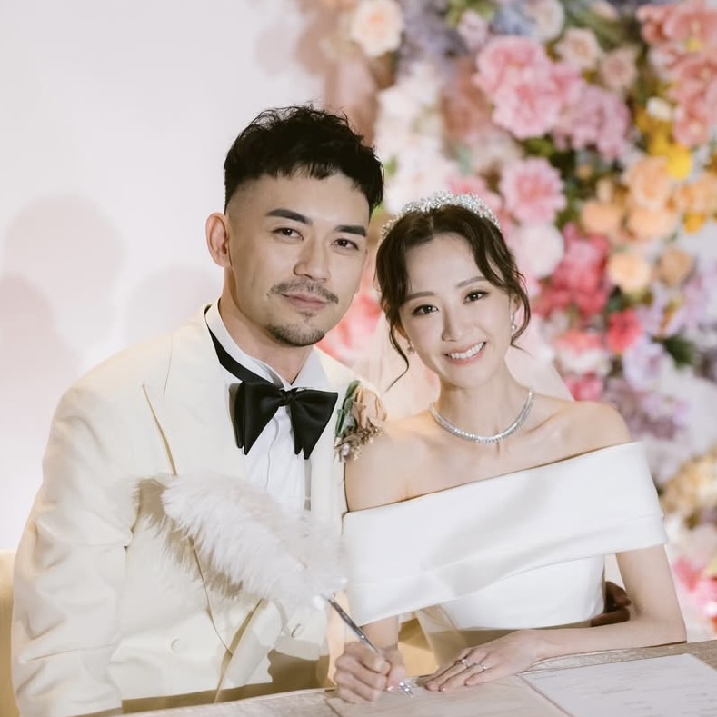 前TVB小花王虹茵晒婚照曝光父母長相！凍齡媽媽顏值高激似兩姊妹！